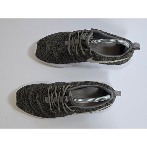 Nike Roshe One 599728-042  Dark Stucco Green Running Shoes Sz 4Y - Picture 2 of 7